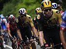 Belgický cyklista Wout van Aert v pelotonu bhem 1. etapy Tour de France