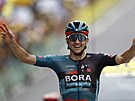 Australský cyklista Jai Hindley z Bory slaví vítzství v páté etap Tour de...