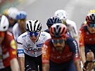 Slovinský cyklista Tadej Pogaar (UAE) projídí cílem páté etapy Tour de...