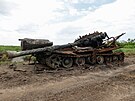 Zniený ruský tank v obci Novodarivka (3. ervence 2023)