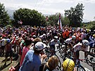 Peloton na jedné z vrchaských prémií tetí etapy Tour de France