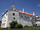 Souasní majitelé zámku v ervené eici, který býval sídlem praských...