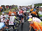 Jezdci bhem druhé etapy Tour de France