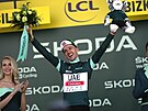 Adam Yates po vítzství v první etap Tour de France oblékl krom lutého také...