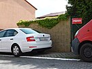 V Kvtnici si idii sami rafují místa k soukromému parkování.