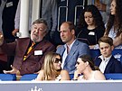 Herec Stephen Fry, princ William a princ George na kriketovém zápase mezi...