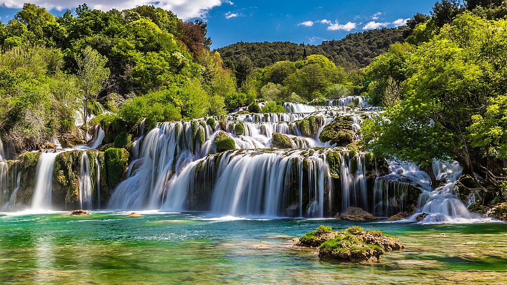 Vodopád Skradinski buk, hlavní atrakce Národního parku Krka v Chorvatsku.