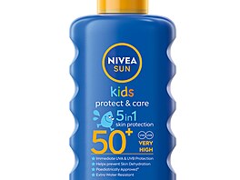 D�tský barevný sprej na opalování Nivea Sun Kids se jednodu�e naná�í a obsahuje...