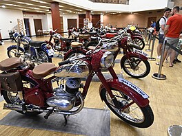 Výstava historických motocykl v kulturním centru ve Vizovicích