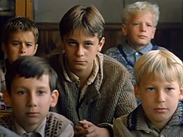 Zleva Václav Jakoubek, Marek Endal a Radoslav Budá� ve filmu Obecná �kola (1991)
