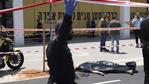 V izraelskm Tel Avivu najelo auto do lid, tonka znekodnili. (4. ervence 2023)
