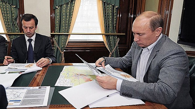 Vladimir Putin ve svm specilnm obrnnm vlaku na snmku z roku 2012
