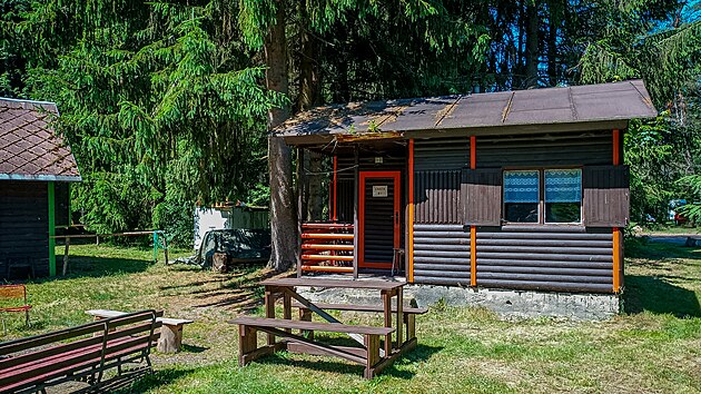 U vod�k� a u nen�ro�n�ch kempa�� vyzn�vaj�c�ch p��rodn� styl kempov�n� je obl�ben� are�l Soumarsk� most u Tepl� Vltavy u Volar na Prachaticku.. (29. �ervna 2023)