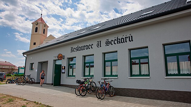 P�ed dv�ma lety restauraci U Se�k��� v Moravsk� Nov� Vsi na B�eclavsku zni�ilo torn�do. Nyn� op�t v�t� hosty.