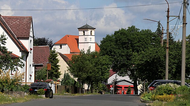 Obec Hazlov u nkolik let opravuje mstn zmek, kter se tak stv chloubou obce.