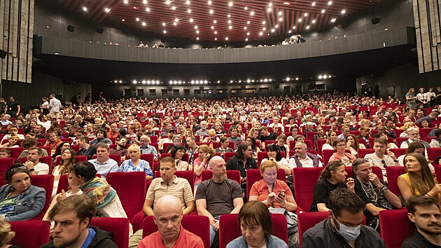Russell Crowe ve Velkm sle Thermalu osobn uvedl snmek Master & Commander: Odvrcen strana svta (1. ervence 2023).