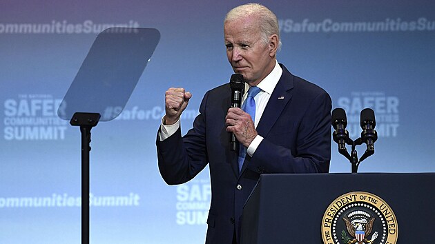 Americk prezident Joe Biden na Nrodnm summitu o bezpenjch komunitch na Hartfordsk univerzit ve West Hartfordu v Connecticutu (16. ervna 2023)