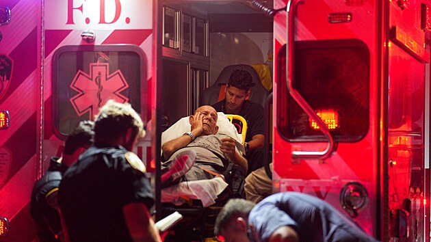 Sr�ka dvou autobus� v New Yorku m� v�ce ne� 80 zran�n�ch. (7. �ervence 2023)