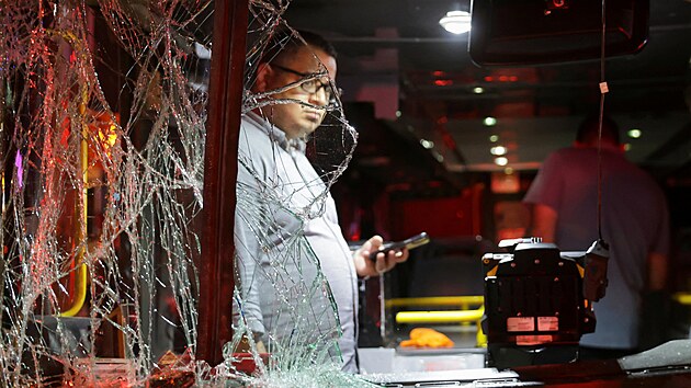 Sr�ka dvou autobus� v New Yorku m� v�ce ne� 80 zran�n�ch. (7. �ervence 2023)