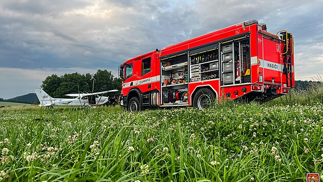 Dv hasisk jednotky zasahovaly v ptek 30. ervna 2023 u nehody malho letounu Cessna 172 ve Frdlantu nad Ostravic.