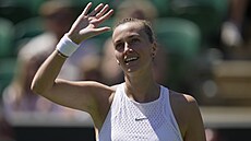 Petra Kvitová oslavuje zvládnutý zápas druhého kola Wimbledonu proti Blorusce...