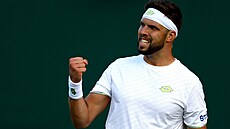 Ji�í Veselý se raduje v prvním kole Wimbledonu.
