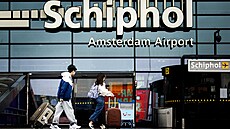 Cestující na amsterdamském letiti Schiphol. (5. ervence 2023)