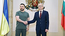 Ukrajinský prezident Volodymyr Zelenskyj při setkání s bulharským premiérem...