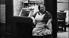 Jakou asi pipravovala tato paní? Foto je z roku 1959.