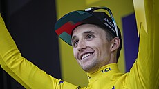 Dojatý australský cyklista Jai Hindley z Bory je po vítzství v páté etap...