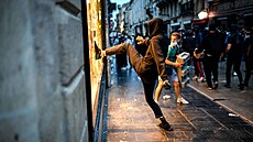 Francie za�ívá divoké protesty.