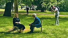 Tino Kratochvil fotil prezidenty Petra Pavla a Zuzanu aputovou v zahrad vily...