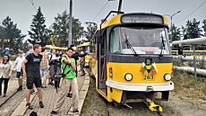 Mstem Plzní projela poslední vysoká tramvajová souprava T3R-P.