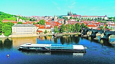 Grand Bohemia je nejdelí lodí v Praze. Mí 73 metr. Na palubu se vejde 400...