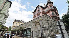 Finan�ní analytický ú�ad zmrazil aktiva hotelu Savoy Westend v Karlových...