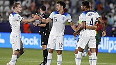 Angli�tí mladící se radují z vít�zství ve �tvrtfinálovém duelu s Portugalskem.