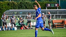 Olomoucký útoník Luká Juli se raduje z gólu v pípravném zápase s Trenínem.