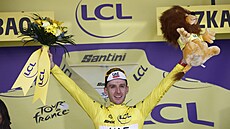Adam Yates ve žlutém dresu po první etapě Tour de France v Bilbau