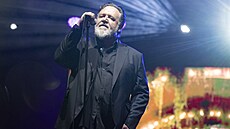 Russel Crowe vystoupil na úvodu karlovarského festivalu se svou kapelou Indoor...