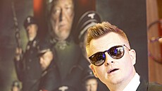 Kazmova karlovarská mystifika�ní tisková konference k uvedení jeho nového filmu...