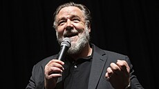 Russell Crowe rád vypráví, tak�e se rozhodl pov�d�t celý p�íb�h, ani� by dal...
