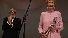 Daniela Kolářová s Cenou prezidenta festivalu MFF Karlovy Vary (8. července...