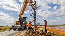 Protihlukové st�ny kolem D11 u Hradce po�adovali místní obyvatelé i obce. (4....