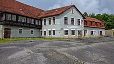Zámek v obci Hazlov v Karlovarském kraji zaívá po mnoha kruných letech lepí...