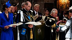 Princezna Kate, princ William a král Karel III. na své skotské korunovaci...