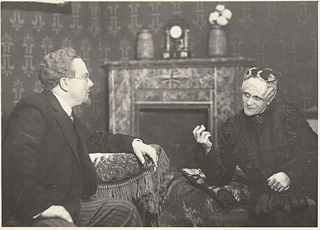 Na jeviti: Jan Sýkora a Mária Sýkorová ve he Hedda Gablerová v roce 1929.