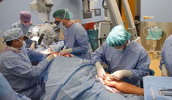 Lékai z Fakultní nemocnice Brno mají za sebou inovativní zpsob operace...