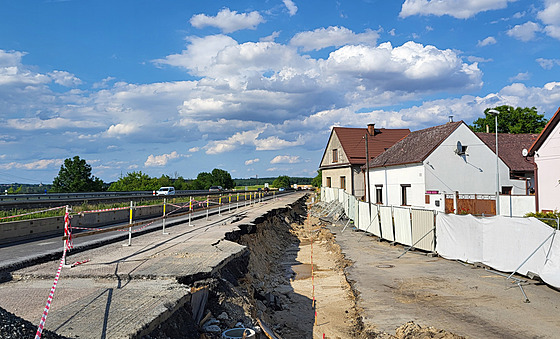 Místní p�ekvapuje, �e by se spolu s touto investicí bouraly i protihlukové...