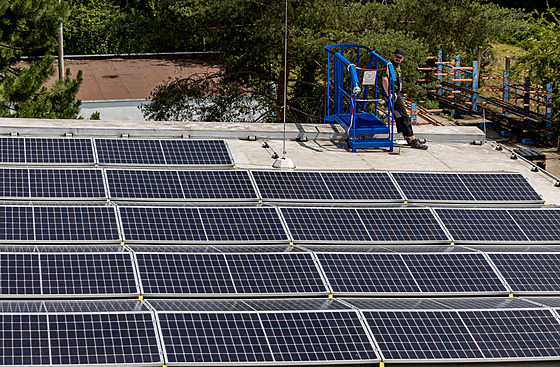 Na st�echách budov Pra�ské strojírny vznikla dosud nejv�t�í fotovoltaická...