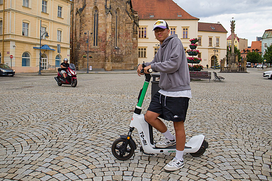 Uivatelem sdílených elektrických kolobek je také Alex. Kdy se potebuji...